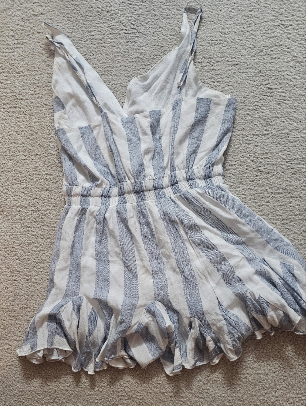 Luxxel striped romper, a flowy, light blue and white striped piece Size Large - Picture 6 of 12